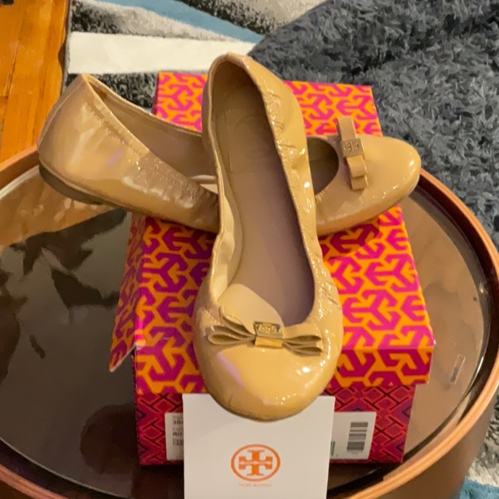 Beautiful Tory Burch tan Patton leather ballet slippers shoe 81/2